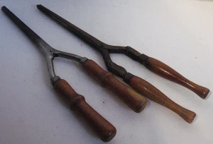 Lote de 2 rizadores de pelo antiguos con mango de madera, 1 plegable sin marcas de fabricante - Imagen 1 de 10