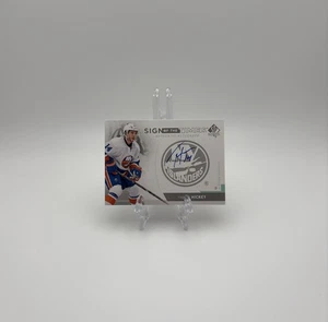 2013-14 Upper Deck Sp Authentic - Sign Of The Times Thomas Hickey #SOT-HI - Picture 1 of 2