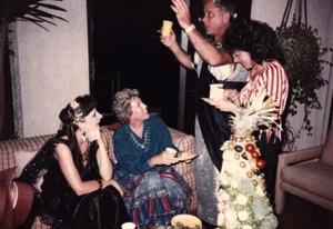 Vintage 1985 Foto Halloween Party Kostüm Pirat griechischer Senator Caesar - Bild 1 von 1