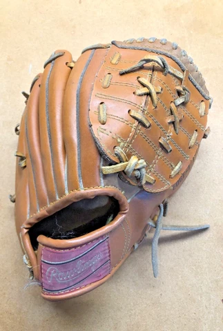 VINTAGE RAWLINGS RBG135 RICKEY HENDERSON YOUTH RIGHT HAND BASEBALL GLOVE A'S HOF Cover