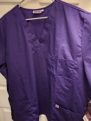 Sivvan Men Woman V-Neck 3 Pocket Scrub Top Stylish Comfortable & Roomy Fit - Image 1 of 4