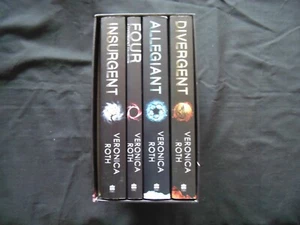 Divergent Slipcase 4 Paperback   (TT18) Veronica Roth - Picture 1 of 9