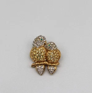 Vintage Swarovski Swan Logo Yellow Crystal Parrots Lovebirds Goldtone Brooch Pin - Picture 1 of 4