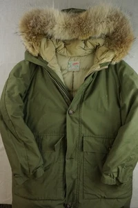 Comfy Seattle Quilt MFG Size Medium Long Jacket Mens Goose Down Coat Full Zip Up - Picture 1 of 12