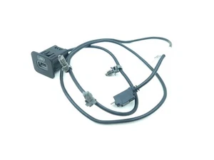 Jeep Cherokee 2014 USB Socket Input Plug Connector Port 68225325AA AMD192613 - Picture 1 of 7
