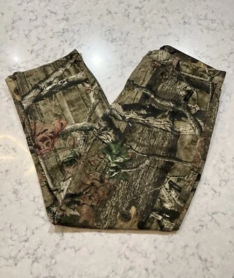 Men’s Mossy Oak Hunting Pants Size 38 X 32 - Image 1 of 4