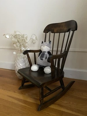 Mecedora Nichols & Stone vintage infantil Boston Rocker  Foto 1 de 4