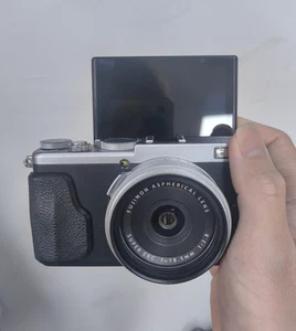 Fujifilm X70 16.3MP w/ APS-C sized X-Trans II Sensor Flip Screen Digital Camera - Picture 1 of 8