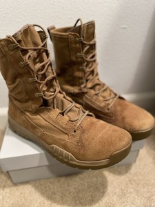 Nike Lightweight Boots for Men for Sale 
