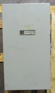 π GE 200 A ENCLOSED LIGHTING CONTACTOR 480/277V 3 POLE 120V COIL CR260L61300AAZ - Picture 1 of 9