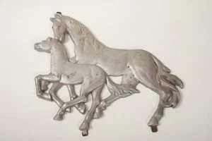 Letrero de aluminio fundido para rancho de caballos (B3L) yegua/potro (JSF6) 15" x 16" placa ecuestre - Imagen 1 de 6