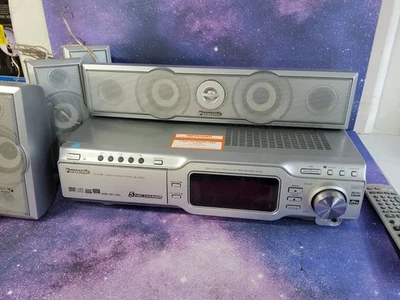 Sistema de cine en casa Panasonic SA-HT670 DVD con cambiador de 5 discos Foto 1 de 4