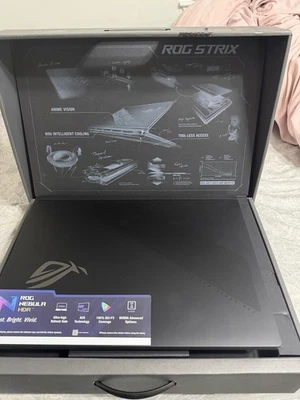 Portátil para juegos ASUS ROG Strix SCAR 18 G835LW-XS97 Ultra 9 275HX RTX 5080 32 GB 2 TB Foto 1 de 4
