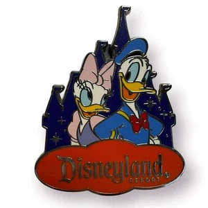 Prendedor Disney Margarita y Pato Donald con Castillo 2016 DLR Disneyland - Imagen 1 de 2
