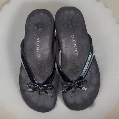 Sandalia cómoda negra Vionic Rest Bella II chancla punta plateada pajarita talla 8 Foto 1 de 4