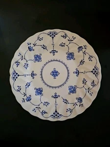 De colección. "Plato de postre de pan MYOTT Finlandia 1982 blanco y azul 6,75"" hecho en Inglaterra" - Imagen 1 de 6