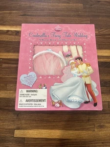 Cinderella's Fairy-Tale Wedding : A Royal Book and Dress-Up Kit (2008) - Imagen 1 de 3