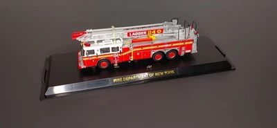 Code 3 FDNY Seagrave Rear Mount Ladder 24 - Bild 1 von 4