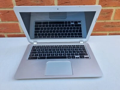 Toshiba CB35-A3120 13.3-Inch Chromebook. Toshiba CB35-A3120 Chromebook - Image 1 of 4