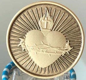 Moneda con ficha medallón de oración serenidad cruz llama llama corazón sagrado - Imagen 1 de 2