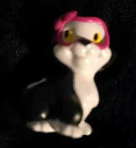 Disney Figaro Goes With Minnie Mouse Snap N' Style 2011 PreOwned Cat Figure Only - Picture 1 of 6
