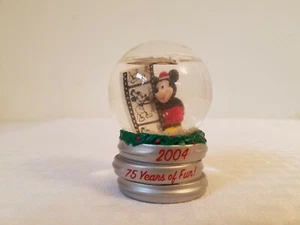 2004 JC Penney Disney Mickey Mouse Mini Schneekugel Weihnachten 75 Jahre Spaß! - Bild 1 von 9