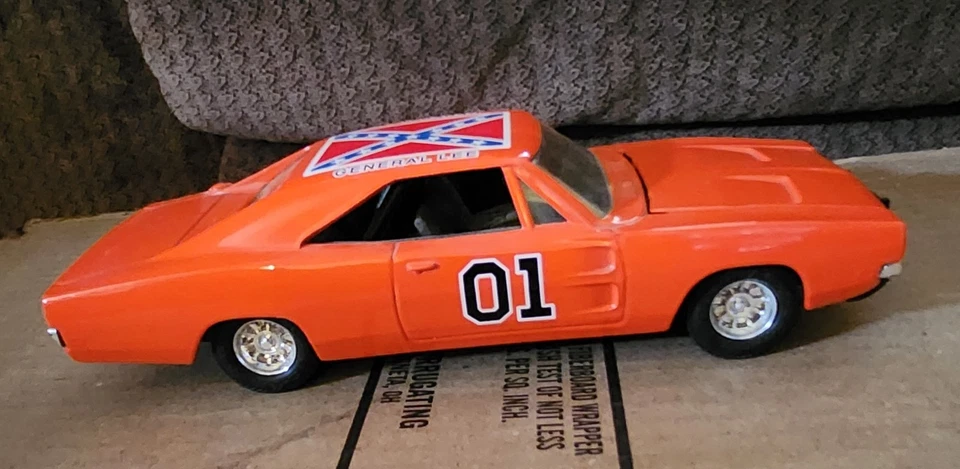 Dukes of Hazzard General Lee 1:24 Scale ERTL - Image 1 of 4