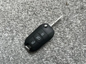 Peugeot 5008 2019+ 3 Button Remote Flip Key Fob Blade HUF 8435 - Picture 1 of 2
