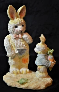 Estatuilla de conejo bebé con resina de zanahoria decoración del hogar, regalo jardín de Pascua - Imagen 1 de 8