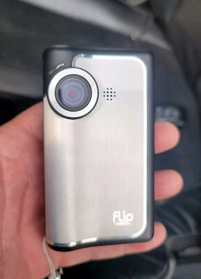 Flip Video F160B (TESTED) - Image 1 of 4