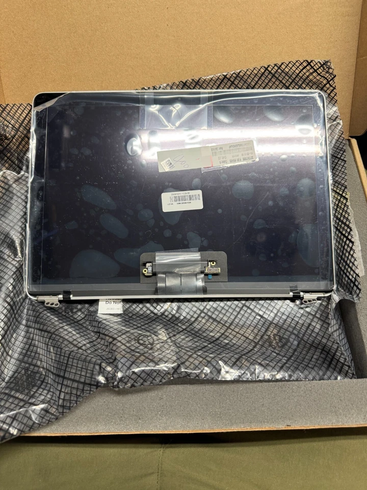 Apple MacBook Retina 12" 2015 A1534 LCD  assembly 661-02241 Silver - Image 1 of 4