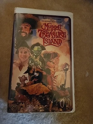 Walt Disney Pictures Presents Muppet Treasure Island VHS Tape - Imagem 1 de 4