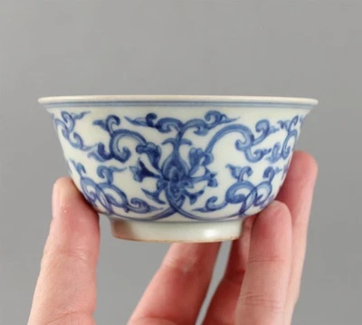 Copo de porcelana antigo azul e branco da dinastia Ming chinesa do século XV marca ChengHua - Imagem 1 de 4