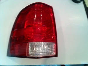 2004 Ford Expedition Driver Side Tail Light Fits 2003-2006 - Picture 1 of 7