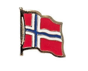Vintage Norway Metal Flag Pinback red with a navy blue Scandinavian cross - Picture 1 of 2