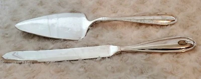 Godinger Silverplate Solid Classic Collection 2 Piece Wedding Cake Serving Set  - Image 1 of 4