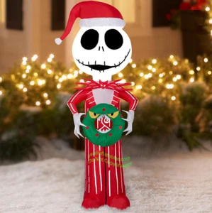Jack Skellington LED autoinflable de 4' en pijama rojo con corona de Navidad - Imagen 1 de 2