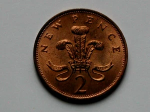 1975 UK (British) Elizabeth II Coin - 2 Pence (2p) - AU+ red/brown - tone spots - Picture 1 of 2