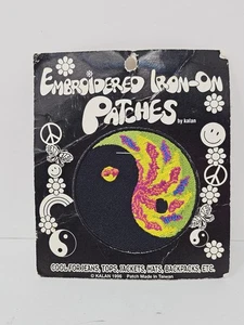 Parche de hierro bordado Kalan vintage años 90 psicodélico mariposa Yin Yang 1996 - Imagen 1 de 3
