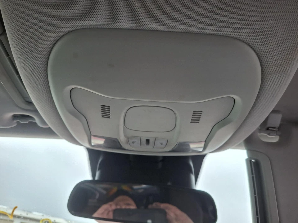 Consola central superior delantera usada se adapta a: Jeep Renegade 2017 techo sin techo corredizo AM-FM- Foto 1 de 4