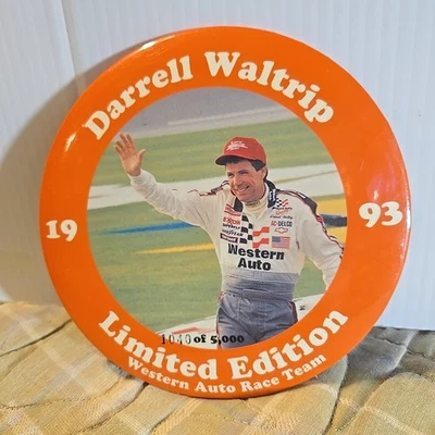 6" #17 DARRELL WALTRIP WESTERN  RACING BUTTON 1993 LE #1040/5,000 (NOT PERFECT) - Image 1 of 4