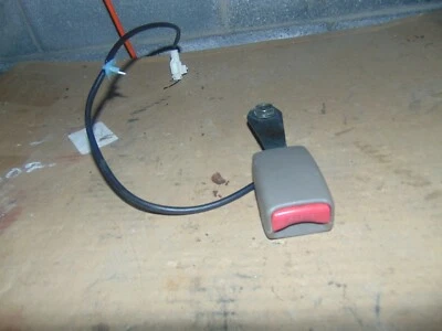 Seat Belt Front Bucket Driver Buckle 00 01 02 03 04 MITSUBISHI MONTERO SPORT Foto 1 de 3