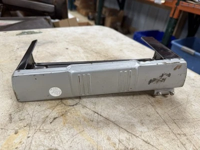 1948 1949 1950 1951 1952 1953 1954 1955 1956 1957 Oldsmobile DISPENSADOR DE TEJIDOS Foto 1 de 4