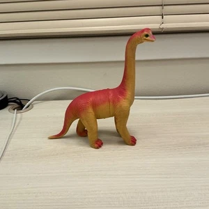Modellino dinosauro Brachiosauro giallo arancione 8” Imperial Toys 1985 Cina vintage - Foto 1 di 6