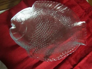 Set of Four Lovely Textured Pasabahce Fish Shaped Glass Plates GA-A-24 - Picture 1 of 10