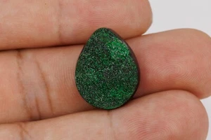 Pear shape uvarovite garnet cabochon - Picture 1 of 3