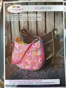 Nuevo en paquete Patrón de Papel | Bolso Roll With It | por Two Pretty Poppets - Imagen 1 de 1