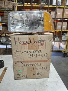 94-97 GMC SONOMA/JIMMY NEW HEAD LIGHT DRIVER SIDE - Picture 1 of 5