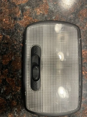 2012 年本田思域后圆顶灯 — 第 1/2 张图片