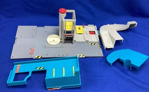 Vintage 1989 Galoob Micro Machines Detail Shop - Parts - Picture 1 of 5